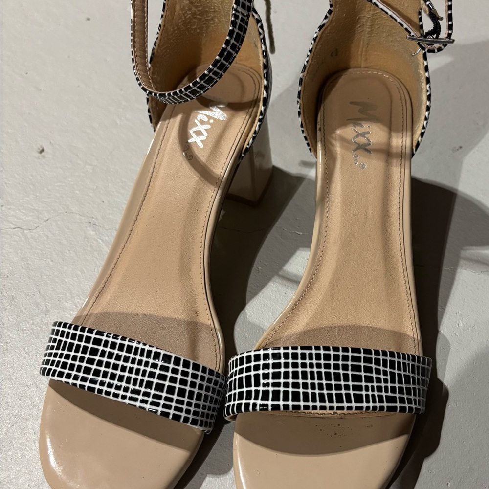 Mixx Shuz Women's Sandals